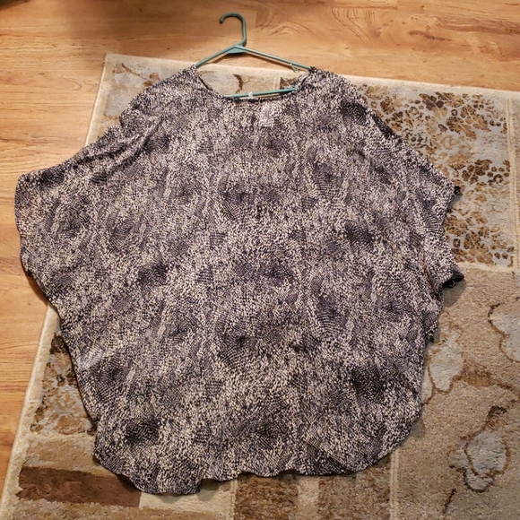 NWT Maurices Snakeskin Wrap Blouse - Picture 4 of 5